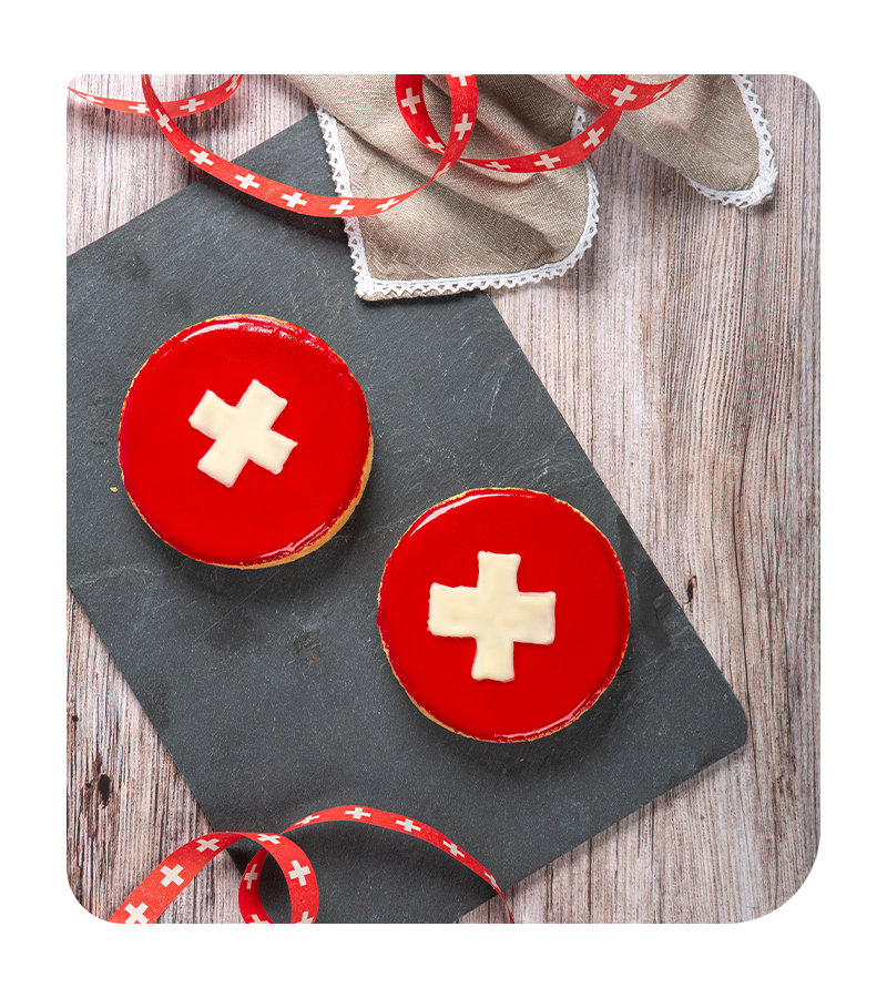 Caracs suisses décorés d’une croix suisse pour l’atelier pâtisserie spécial 1er août de La Fabrique